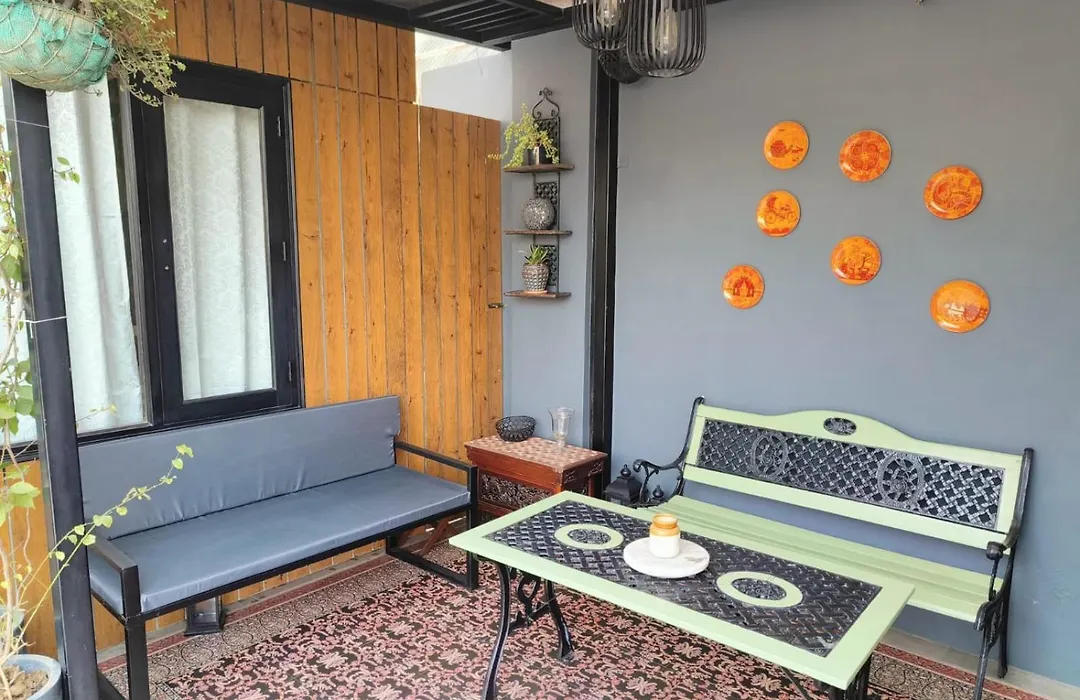 Vandana'S Bed And Breakfast-1